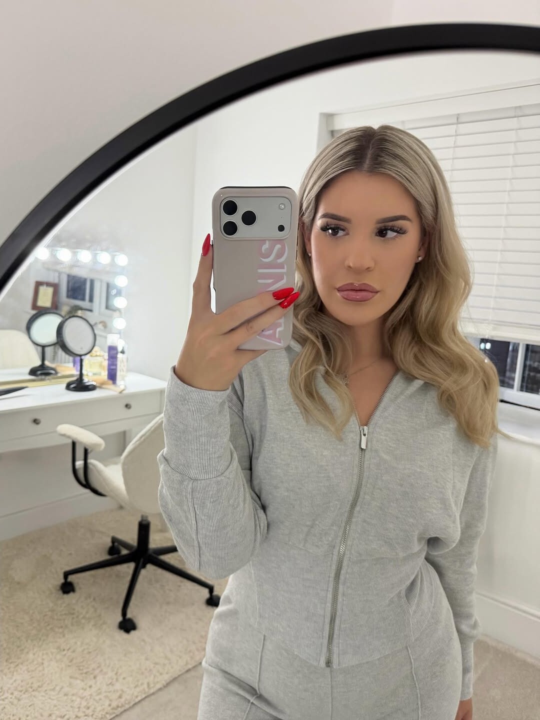 @annisoliviareynolds